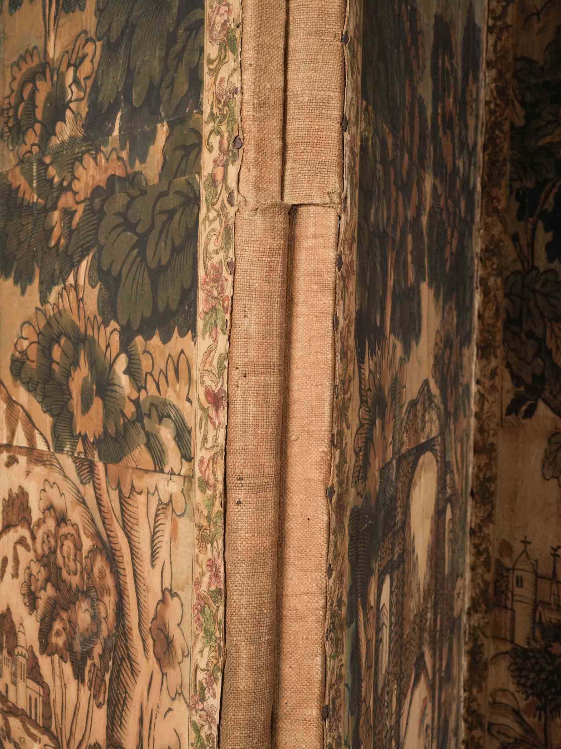 Richly patterned domino paper divider