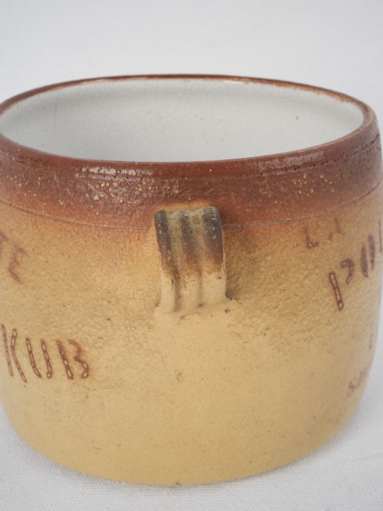 Distinctive white interior stock pot