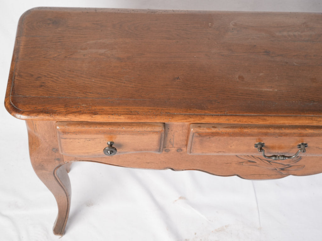 Scalloped-apron game bird motif table
