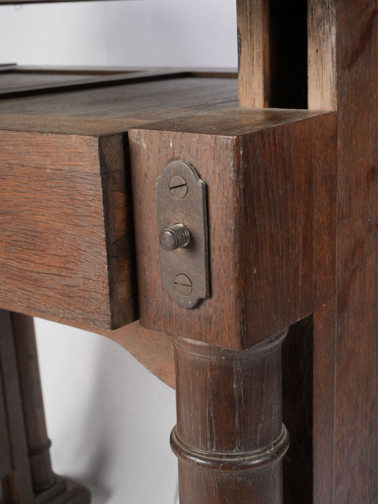 Subtle neoclassical design desk