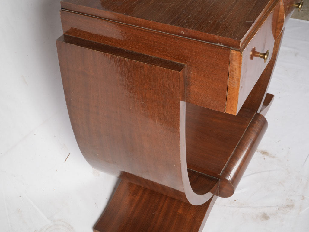 Bold U-Shaped Support Vanity