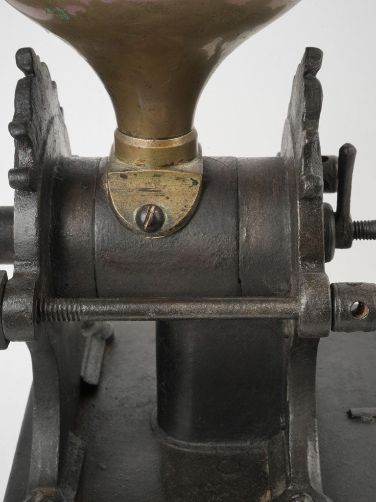 Sturdy wooden handle coffee grinder