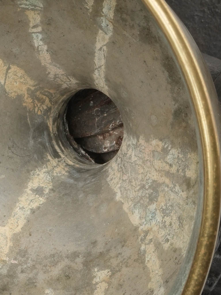 Durable vintage-style grinder