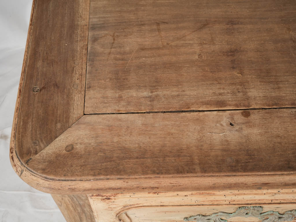 Stunning Régence period walnut commode from France