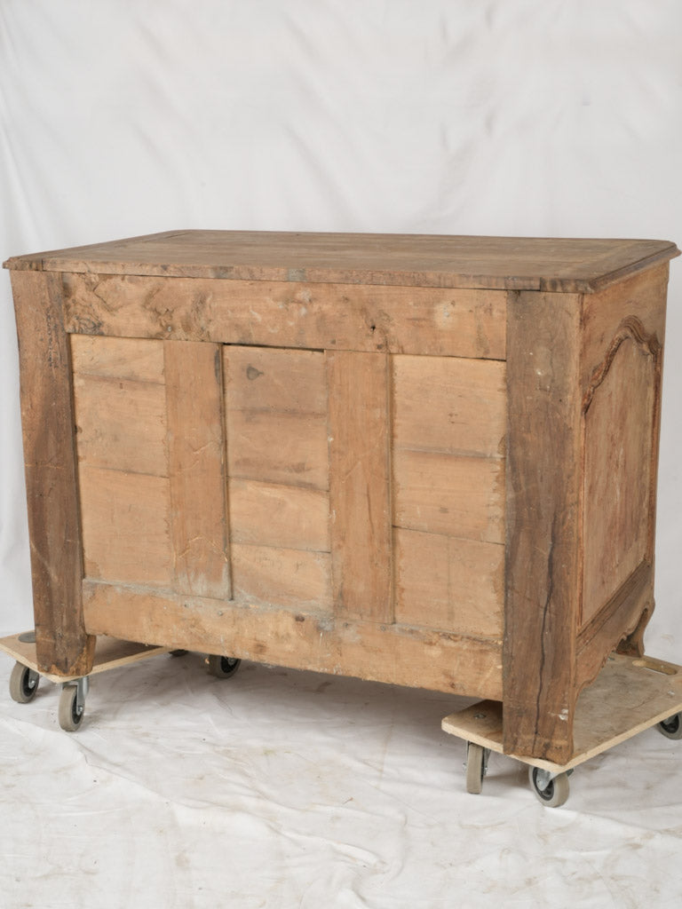 Beautifully crafted French walnut commode from the Régence era