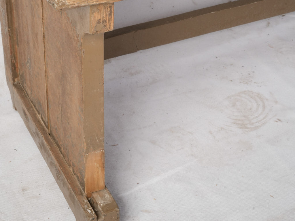 Gently crafted shaped-arm bench