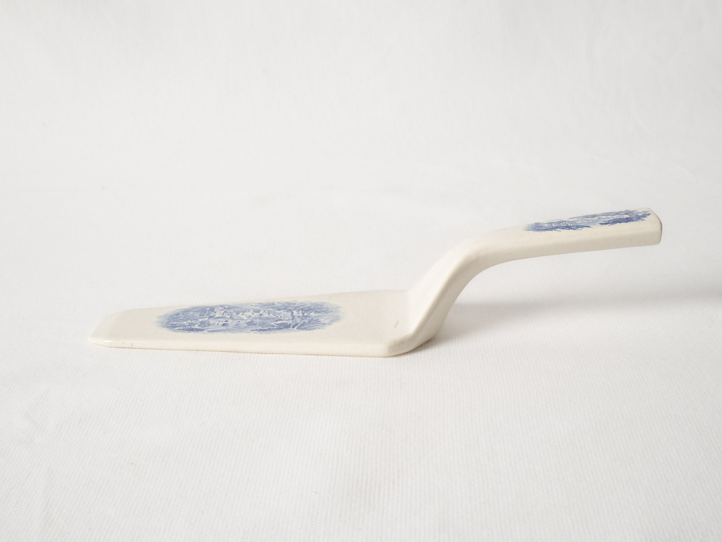 Villeroy & Boch Ceramic Cake Server, Burgenland Pattern, Mid-20th Century - 9¾"