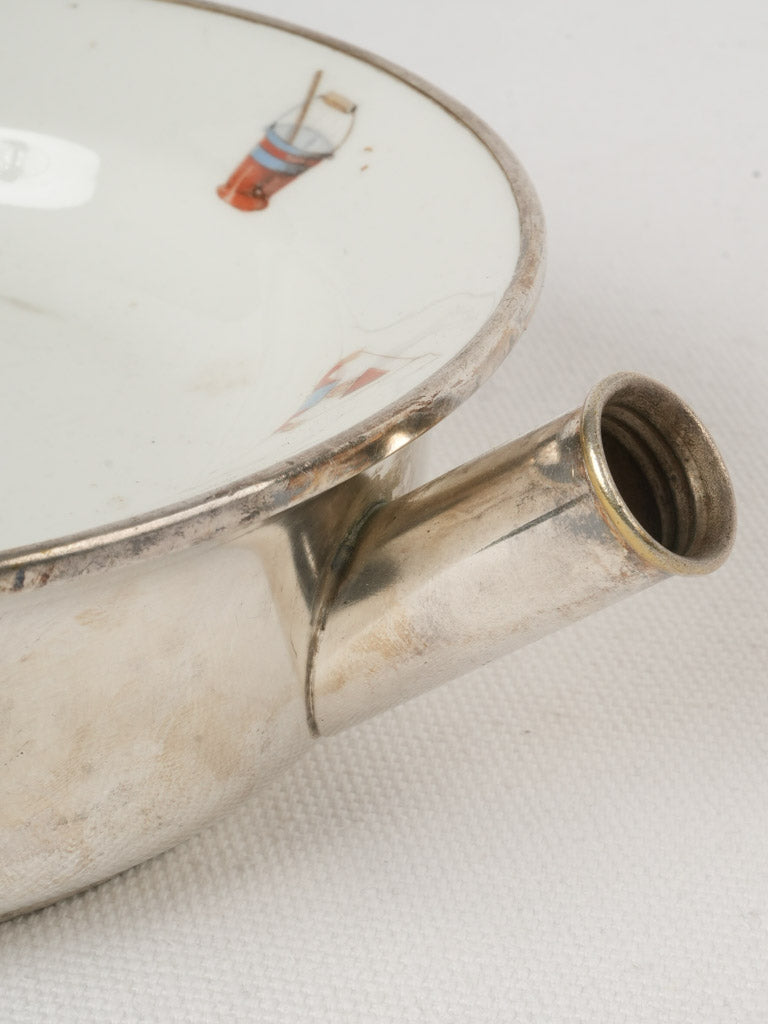 Charming toy-motif meal warmer