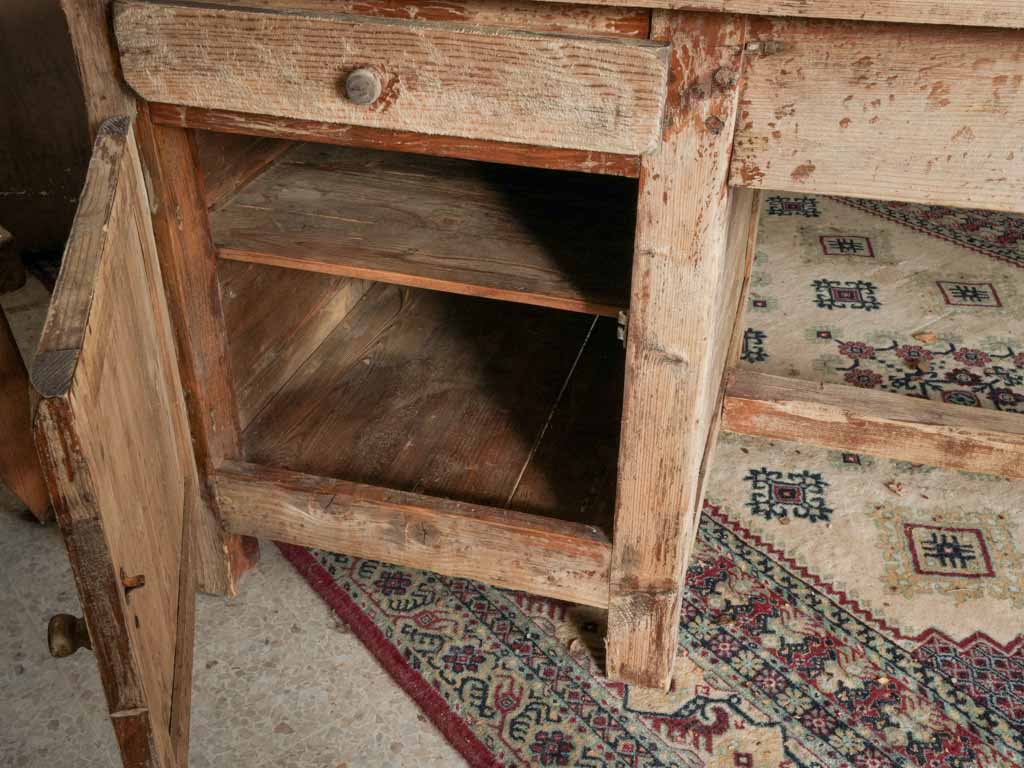 Provenance-rich French work table