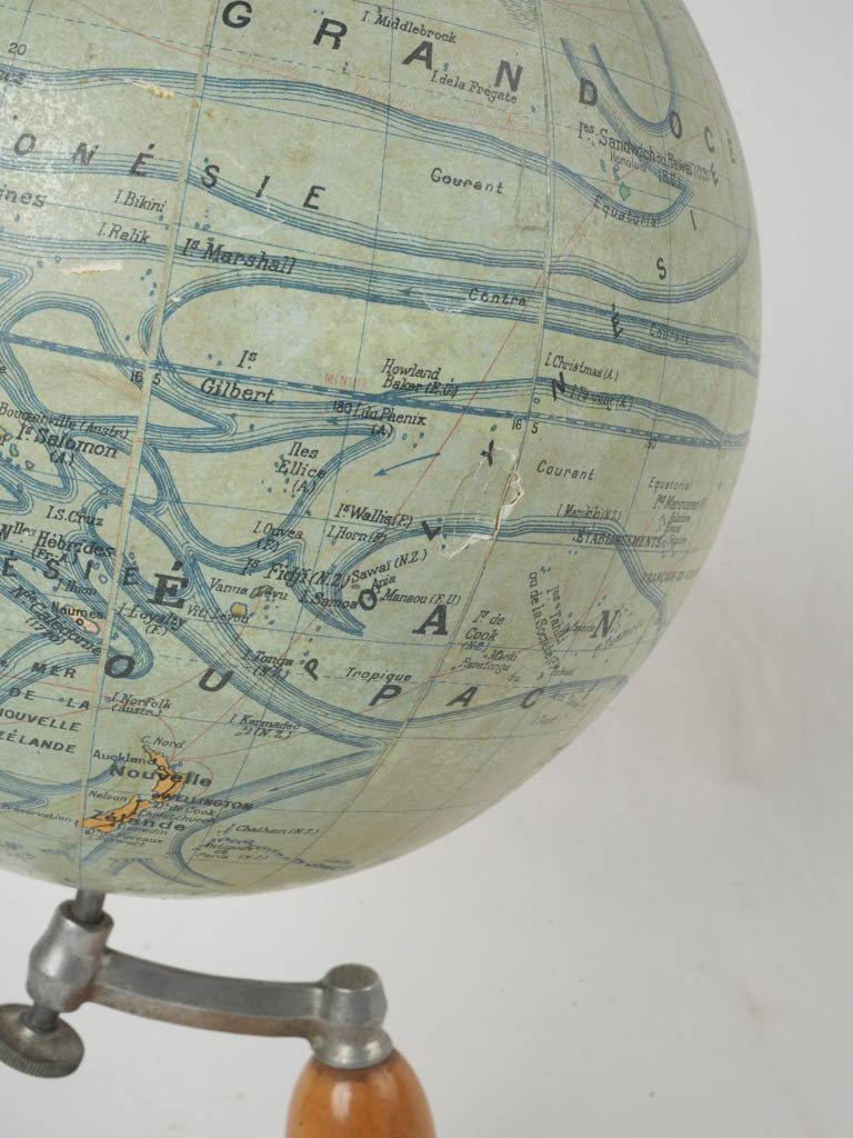 Elegant metal axis globe