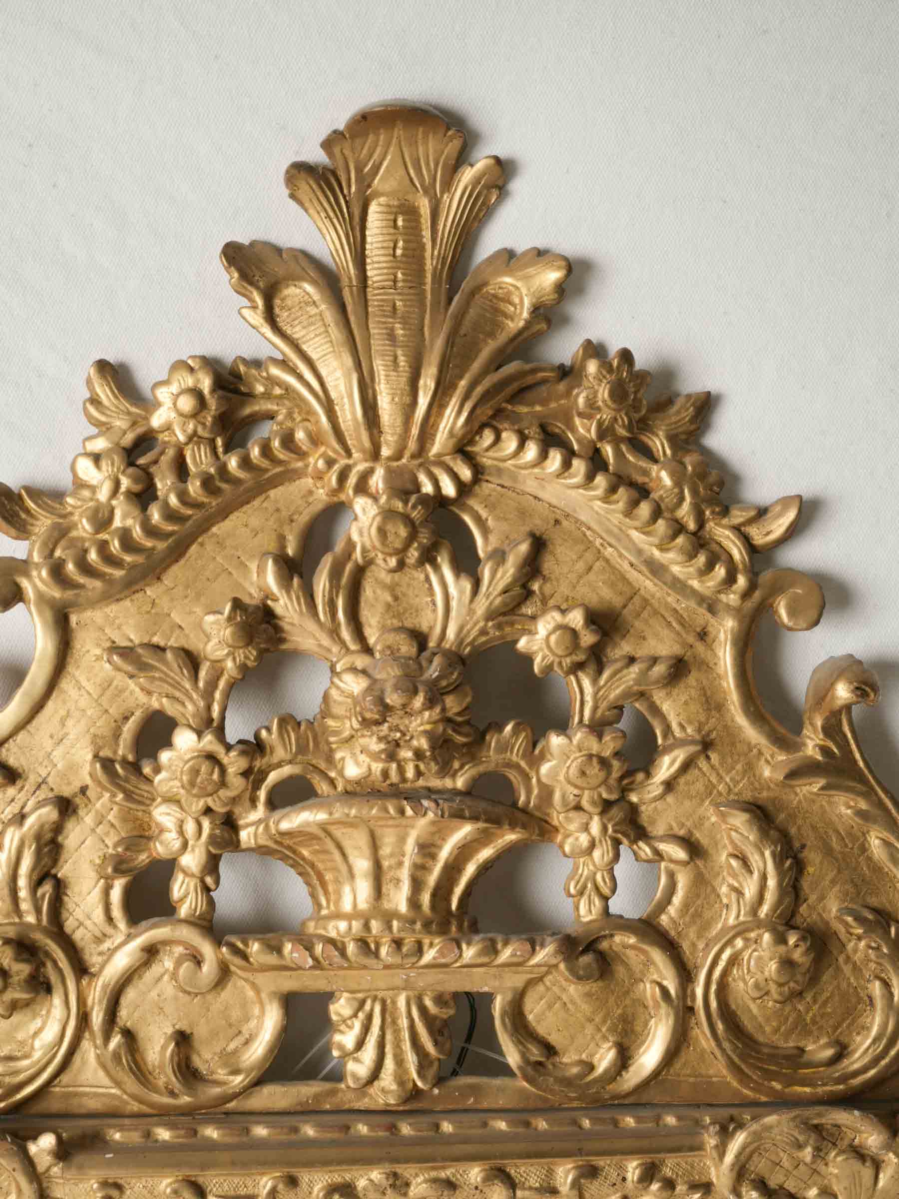 Dazzling Régence Gilt Mirror w/ Parcloses, Early 18th Century - 39½" x 21¼"