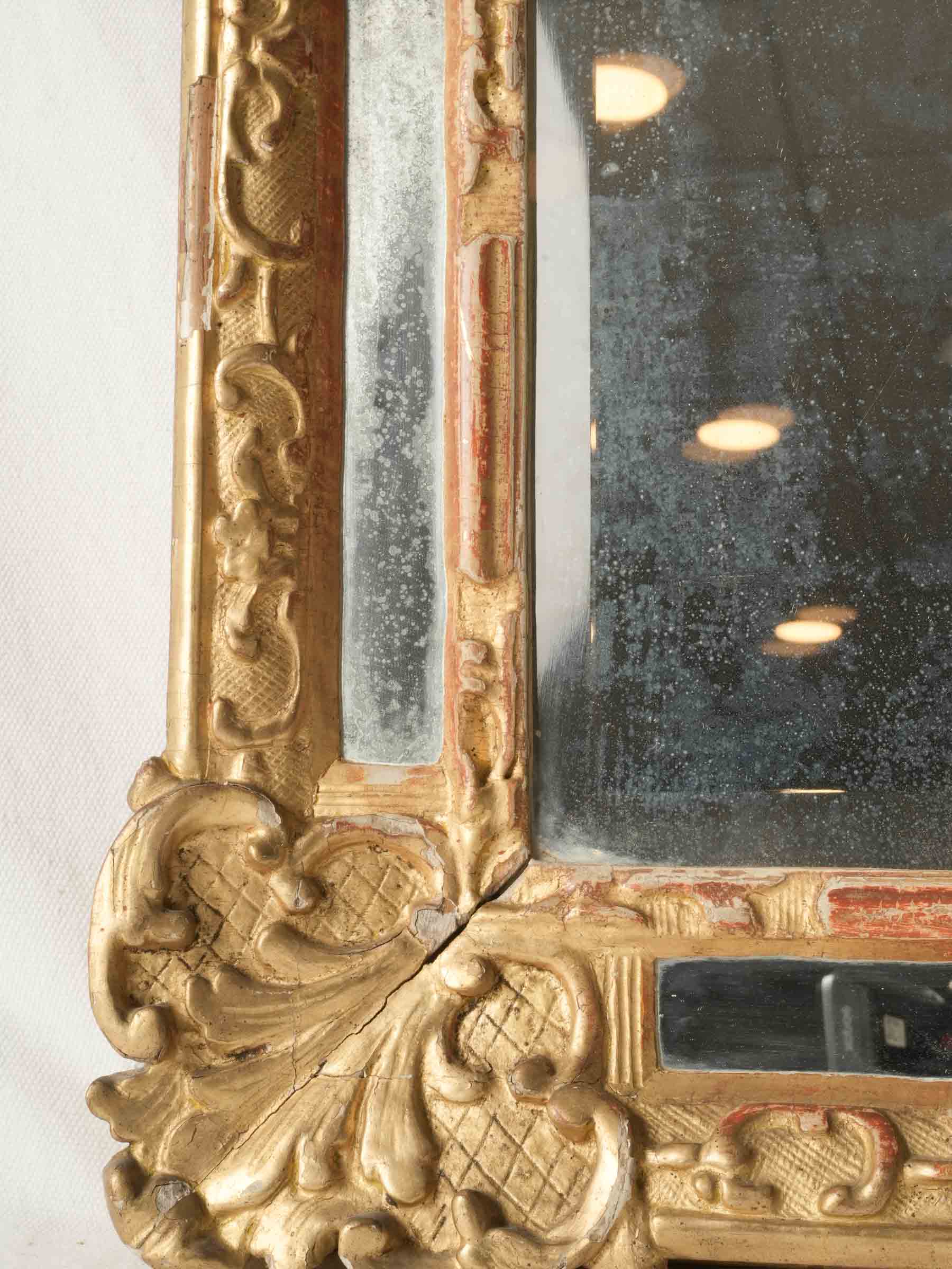 Dazzling Régence Gilt Mirror w/ Parcloses, Early 18th Century - 39½" x 21¼"