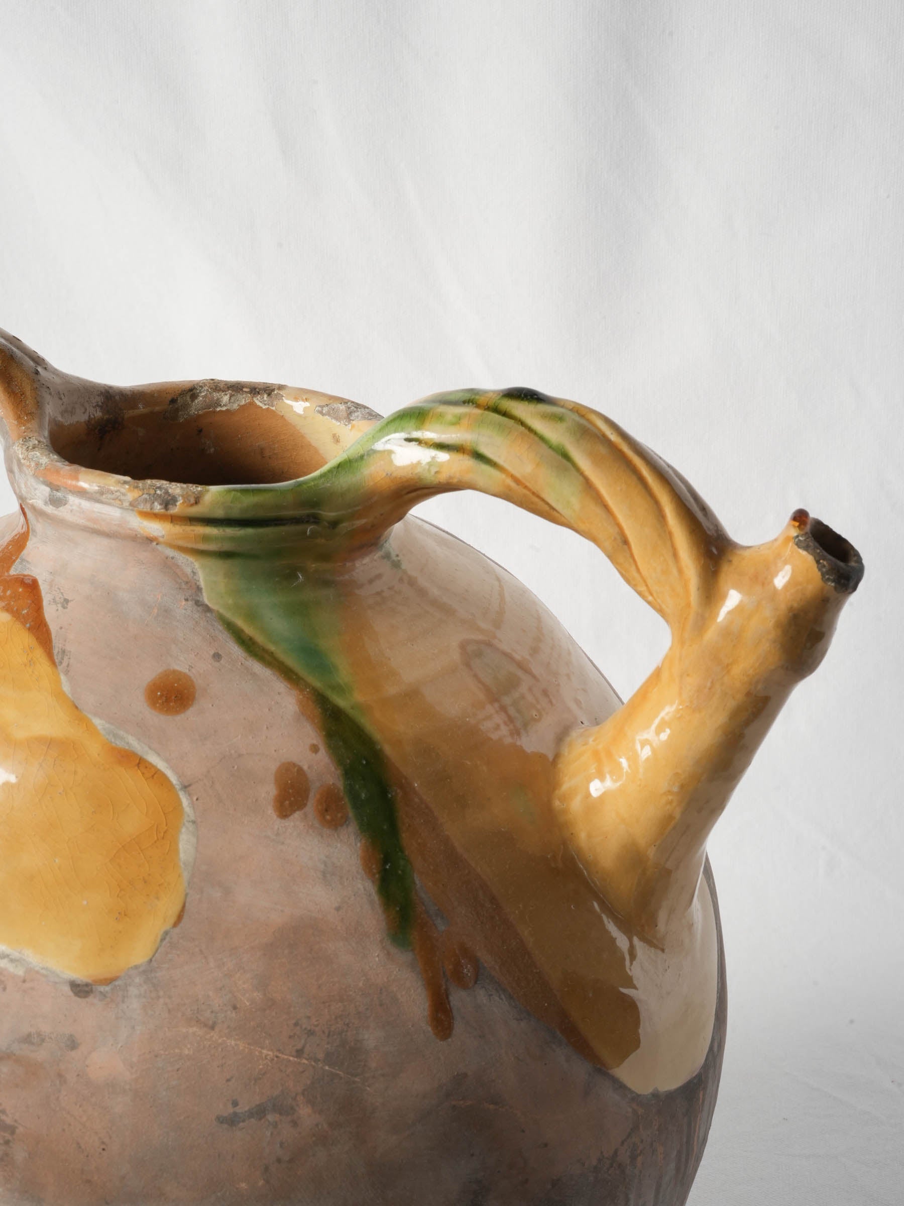Large Southern French Terracotta Orjol with Yellow and Green Glaze Splashes, Late 19th Century - 15¾"