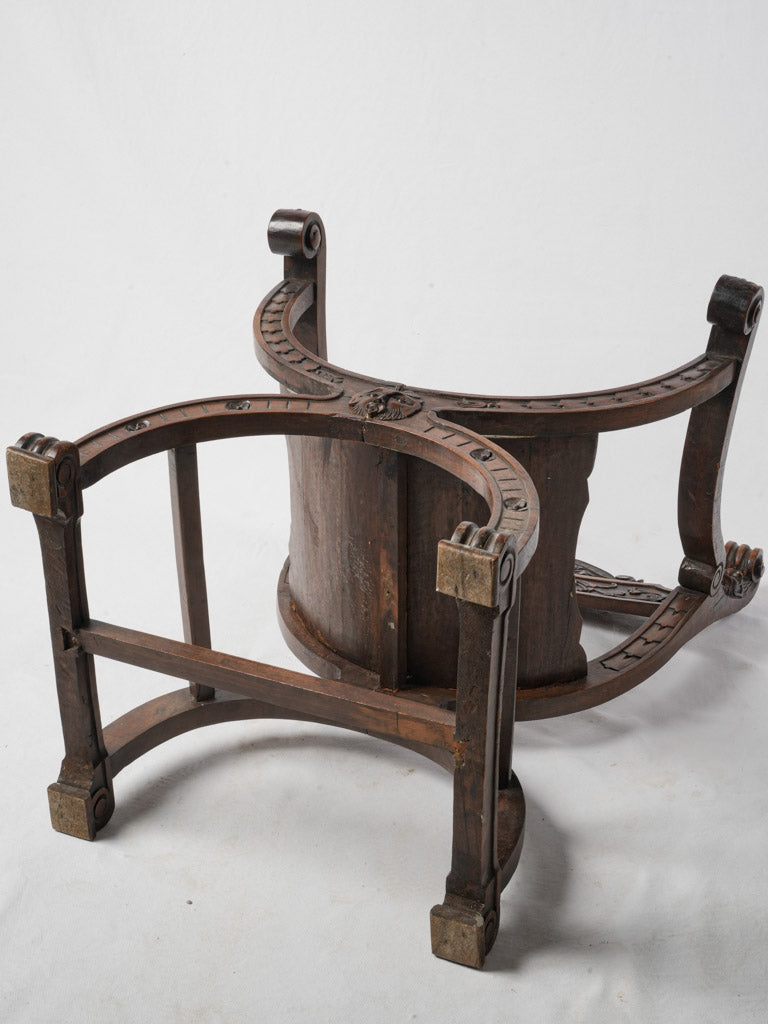 Classical detailed volute leg chair