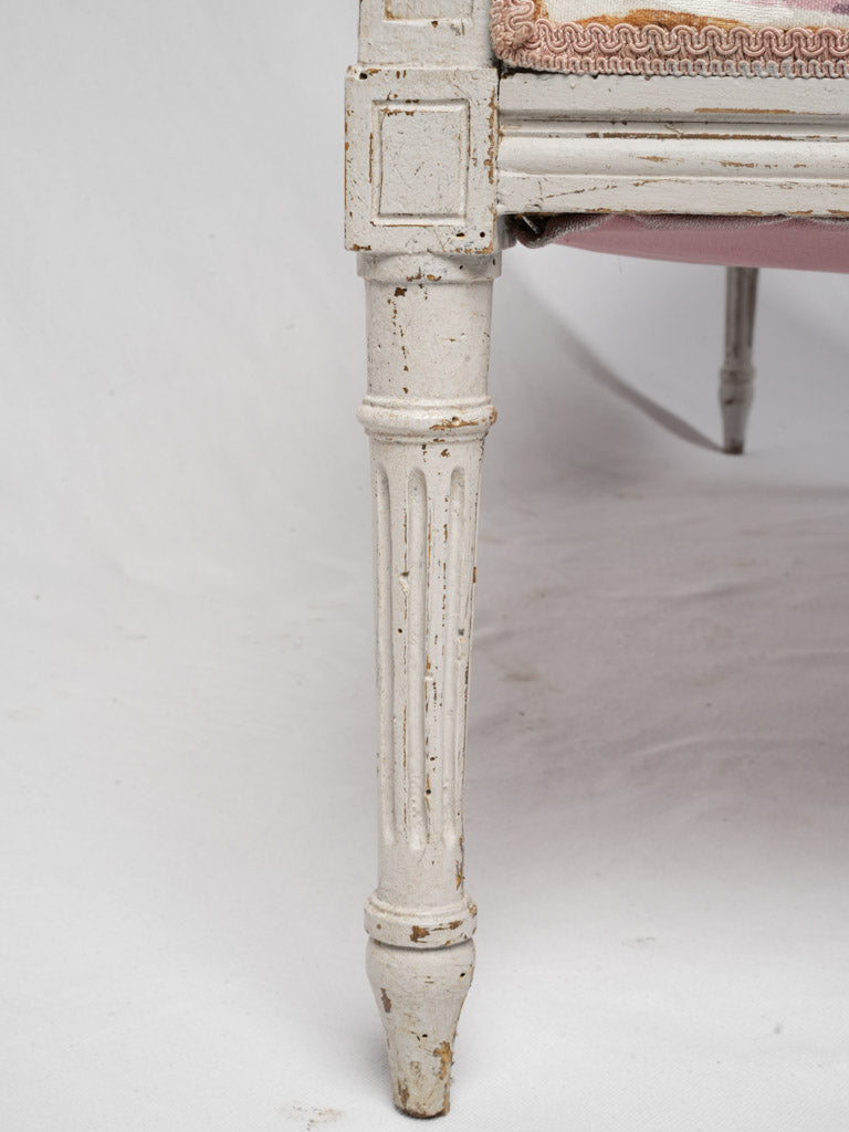 Sophisticated floral-patterned banquette