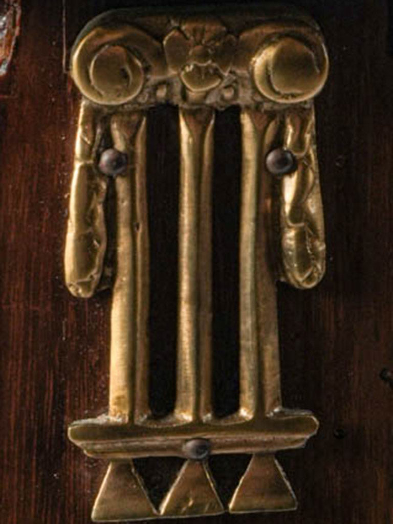 Exquisite rosewood veneer commode