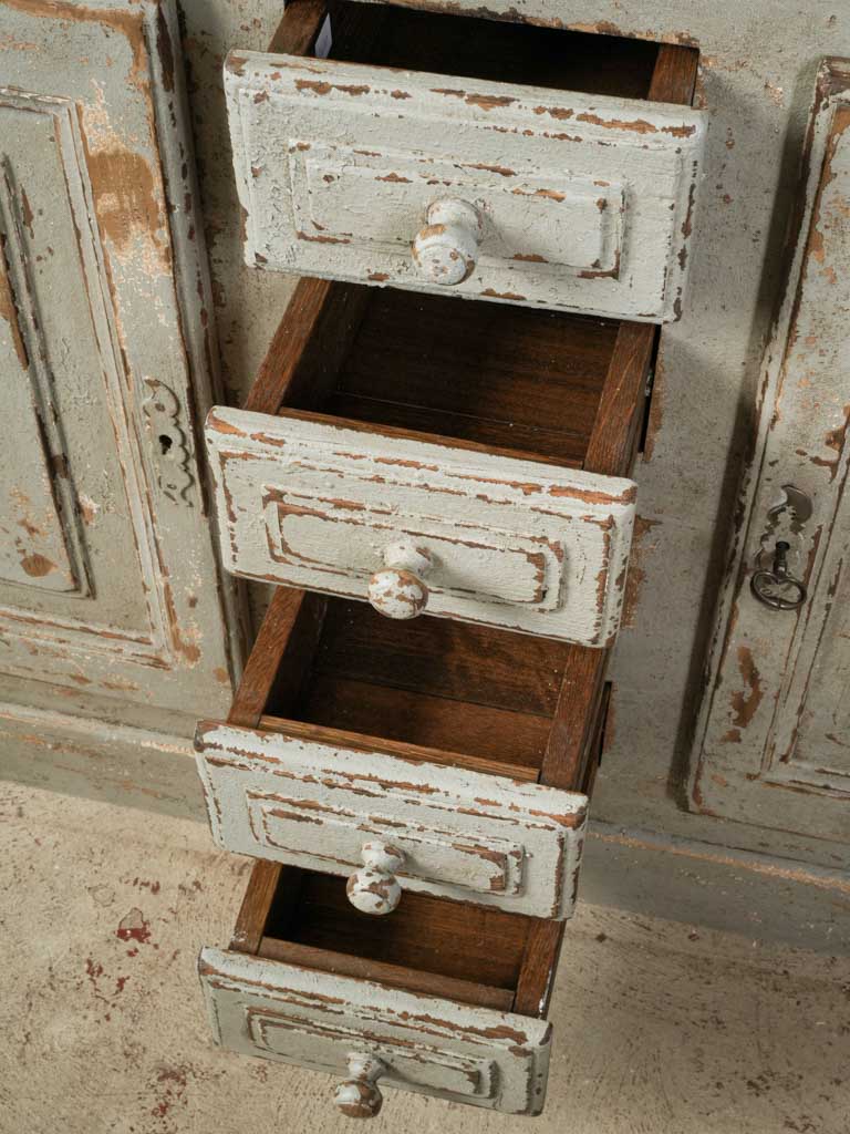 Timeless rustic oak dish display