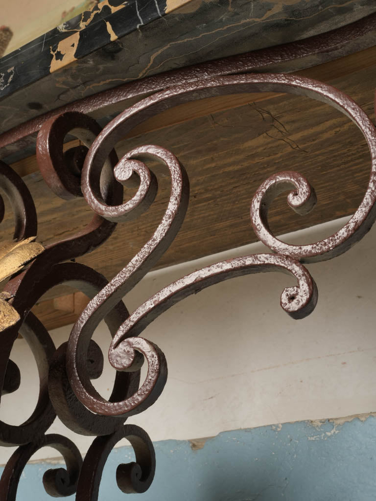 Dramatic allure French consoles