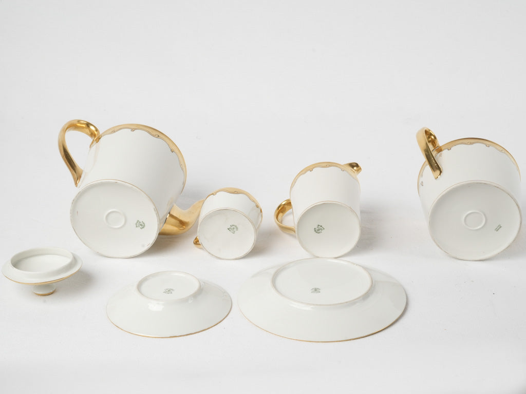 Regal blueberry design on dinnerware