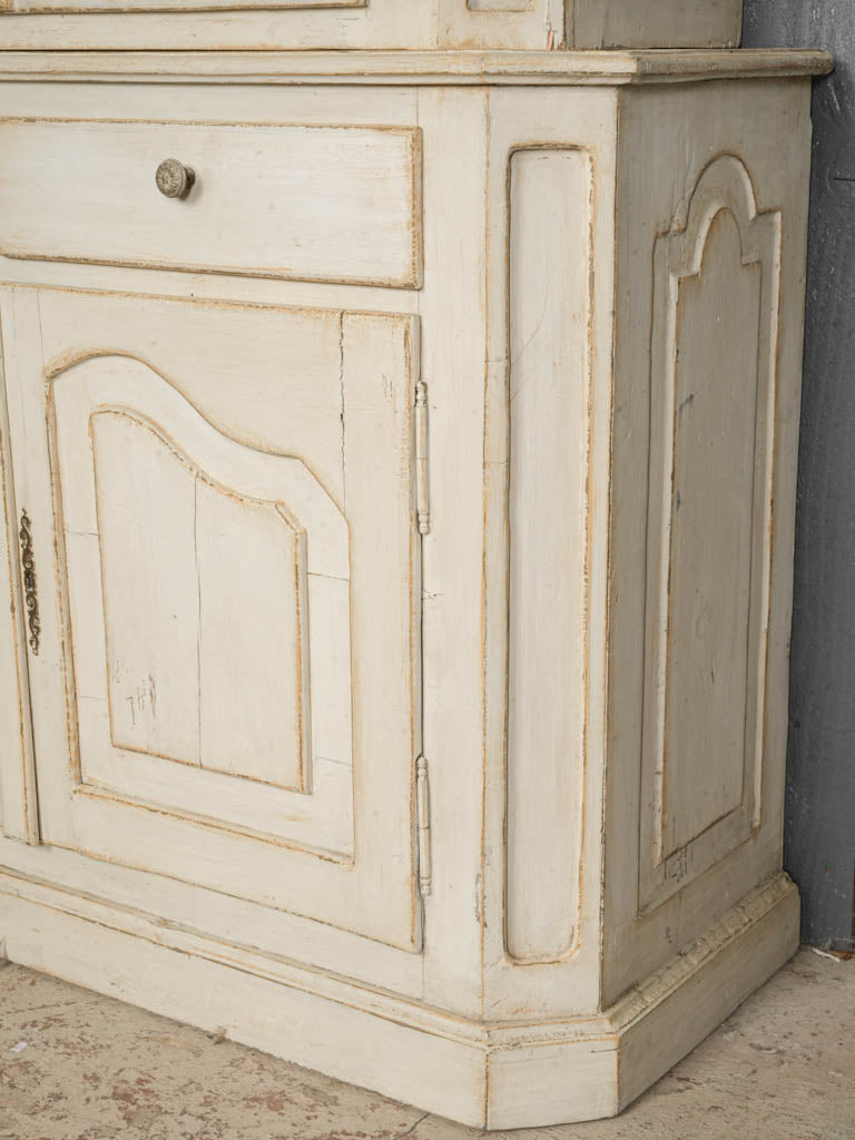 Charming ochre interior cabinet