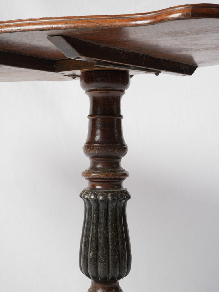 Graceful stabilized foot guéridon