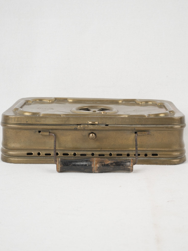 Weathered Stocker Lyon chaufferette