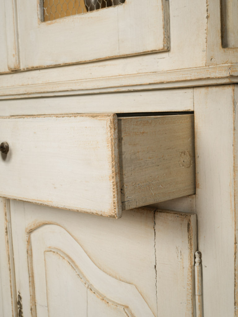 Patina-rich kitchen cabinet