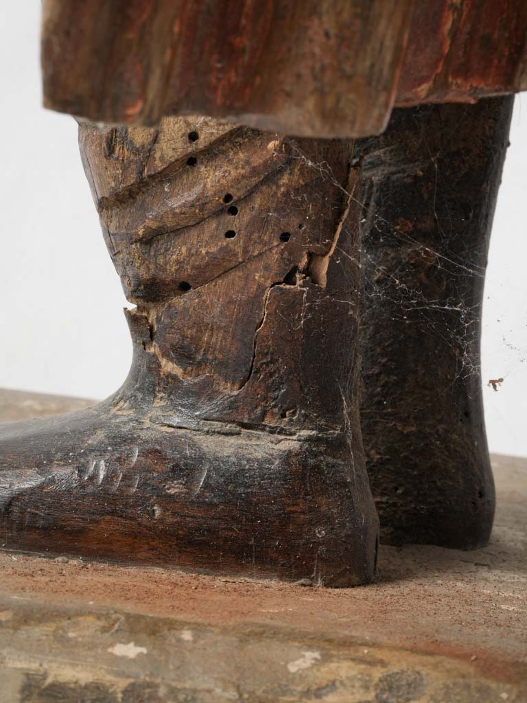 Classic pilgrim’s cloak statue