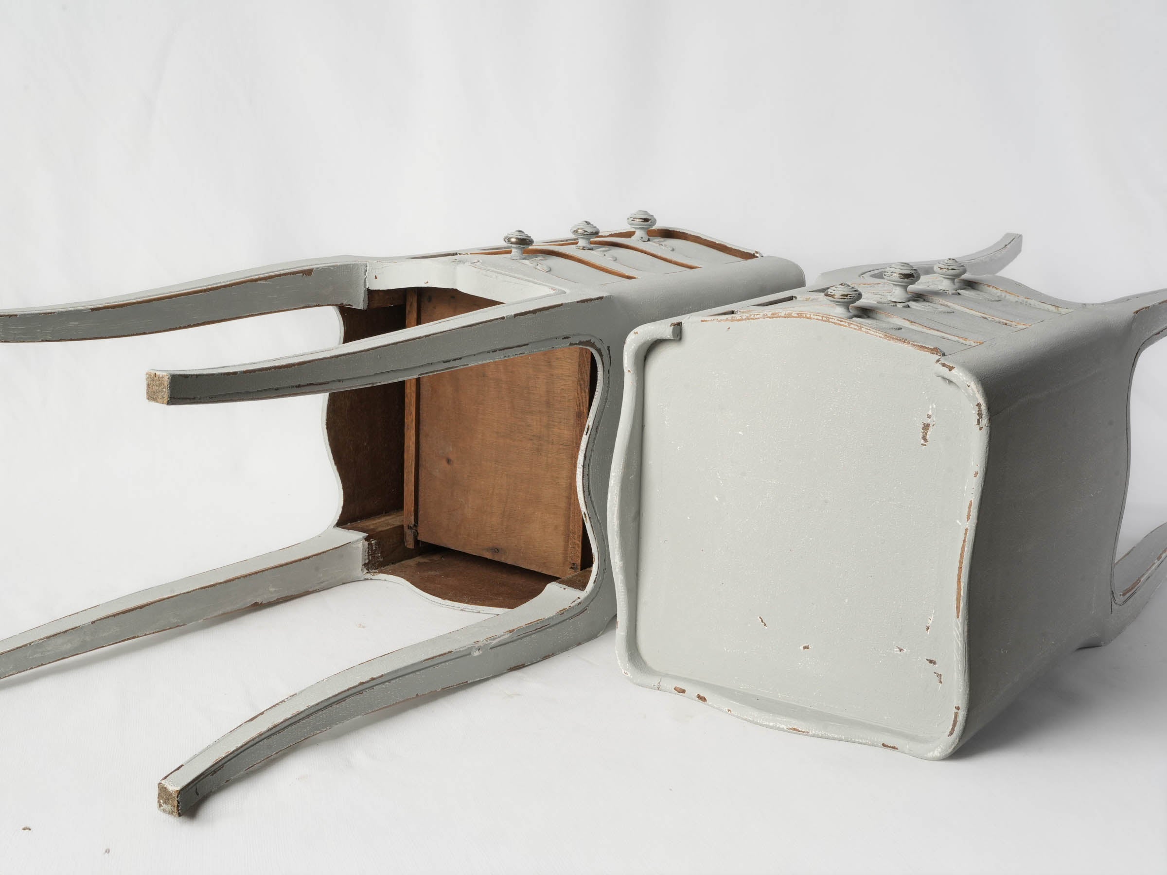 Pair of Petite French Painted Bedside Tables, Mid-20th Century -27½"