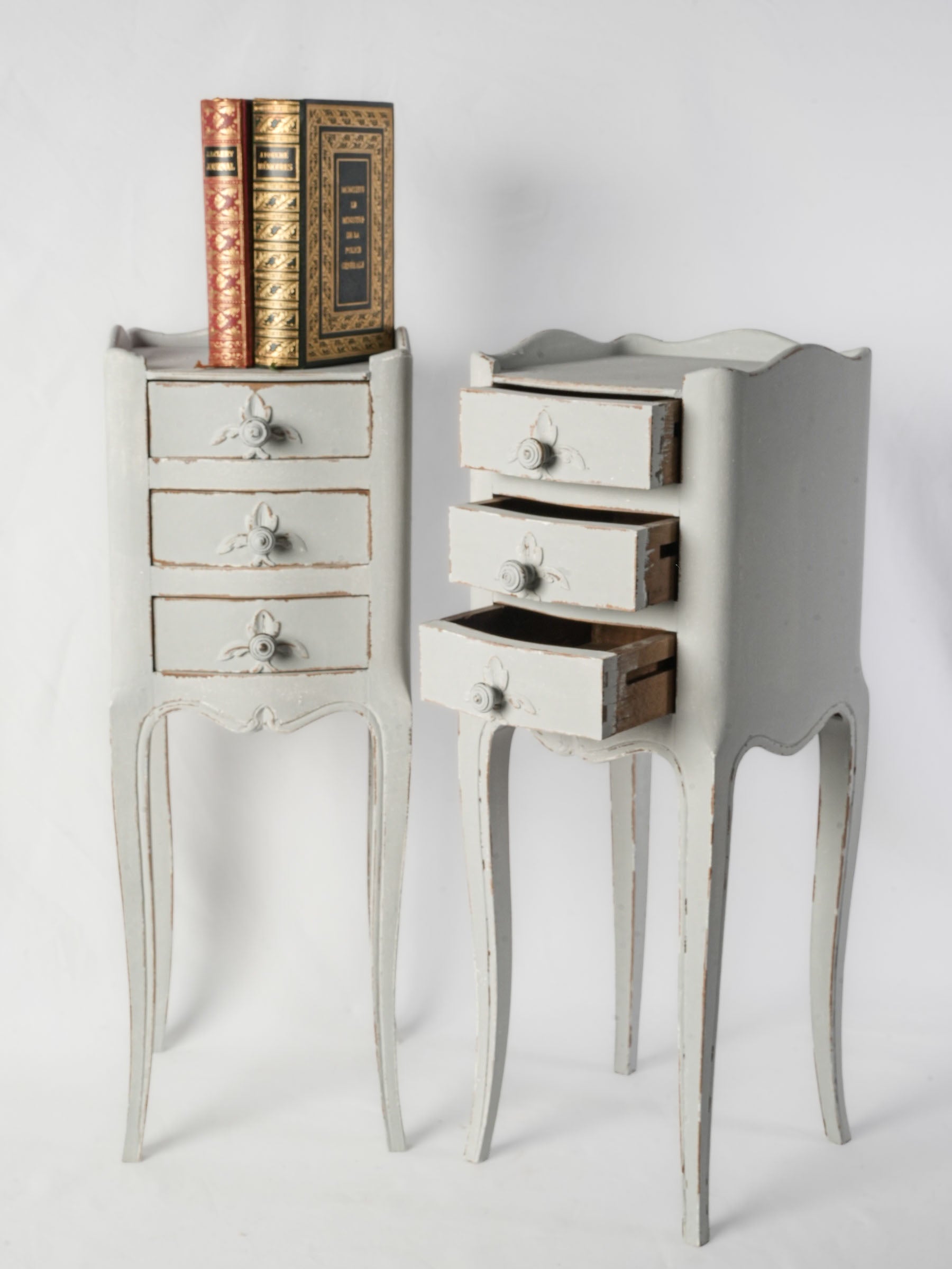 Pair of Petite French Painted Bedside Tables, Mid-20th Century -27½"