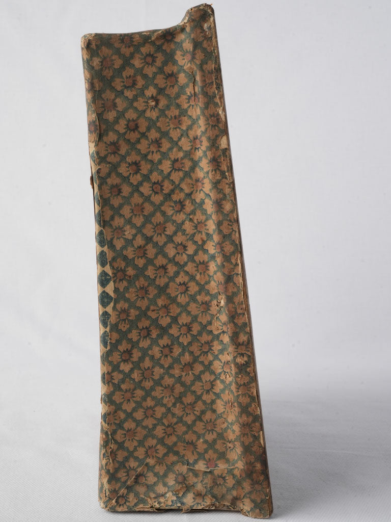 Delicate Devotional Tableau of the Virgin and Child From the Late 18th Century - 10¾"