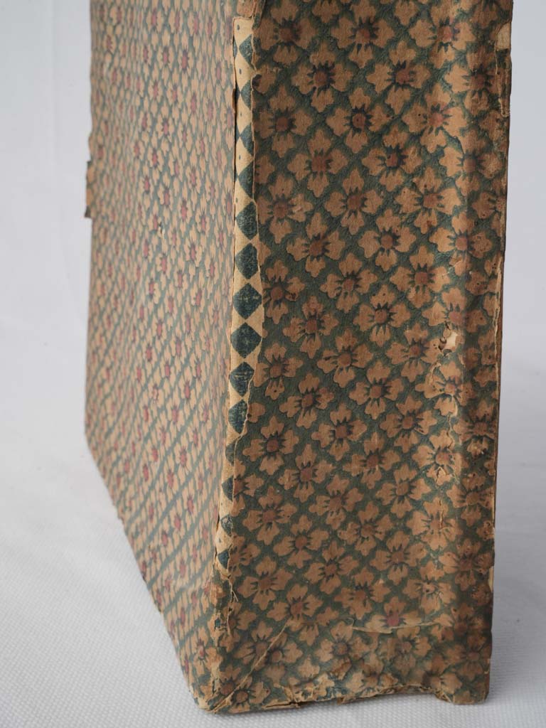 Delicate Devotional Tableau of the Virgin and Child From the Late 18th Century - 10¾"