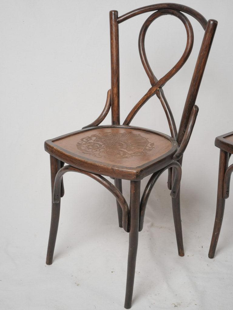 Elegant Thonet-inspired chairs