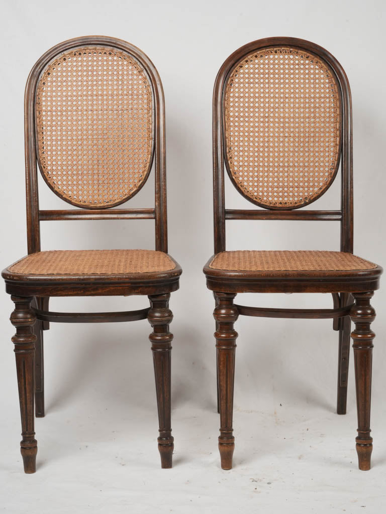 Refined high-backed Thonet pieces