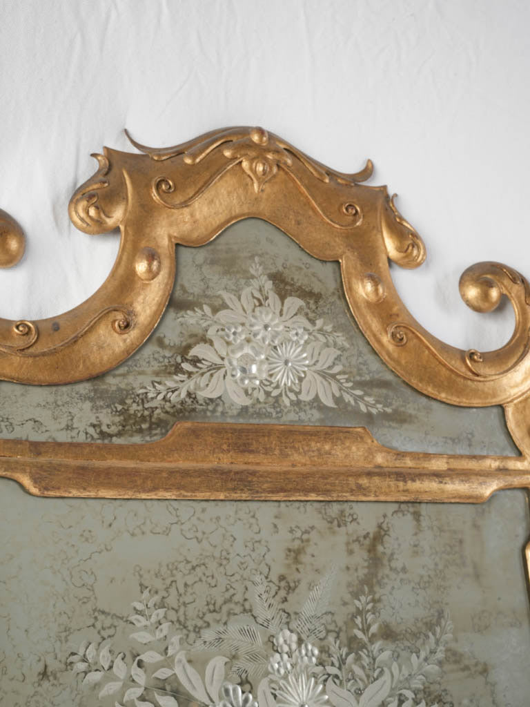 Artistic velvety frosting mirror