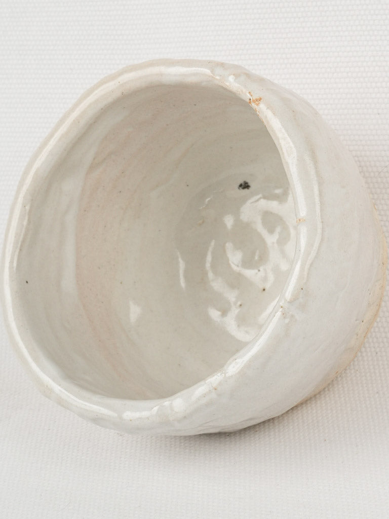 Antique-style pinch pot