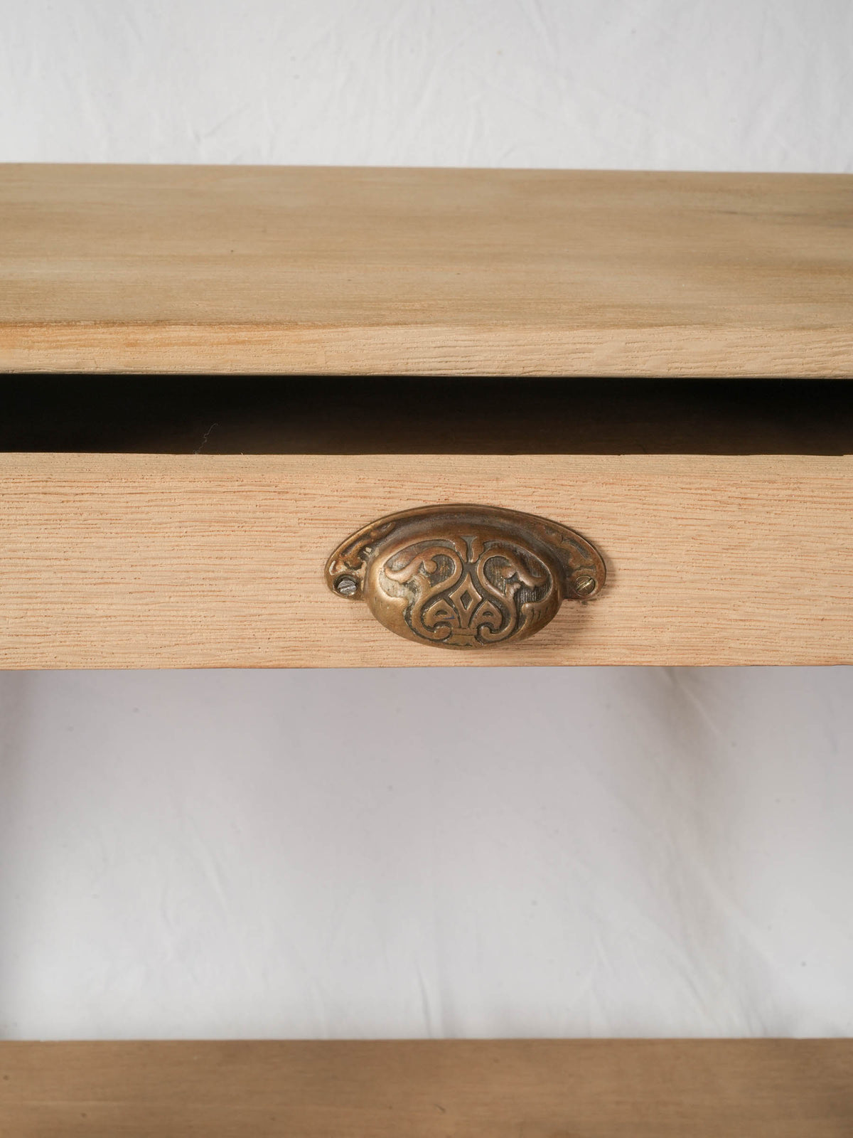 Sanded grain oak structure