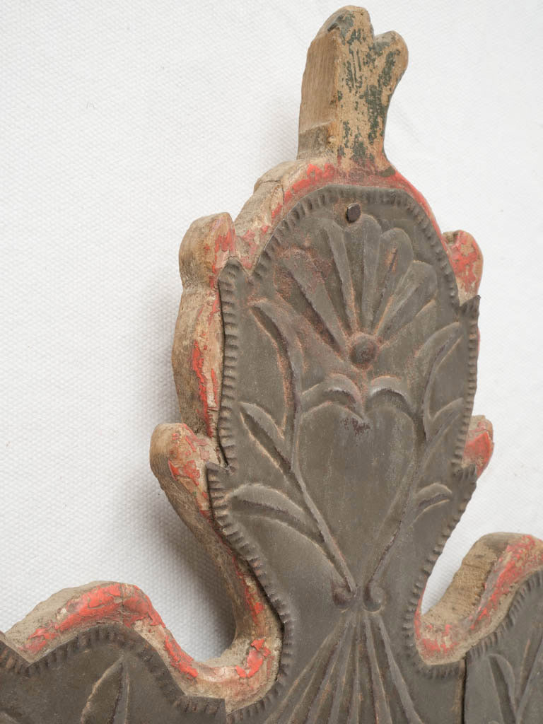 Vintage shell-motif decorative mirror