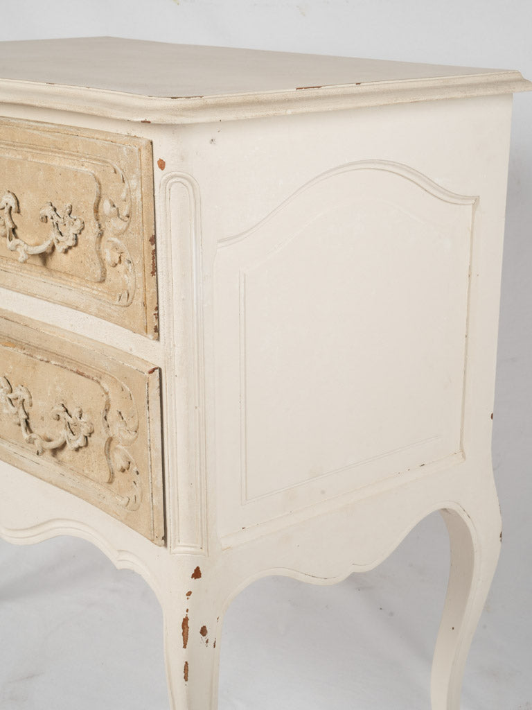 Classic French country sauteuse chest