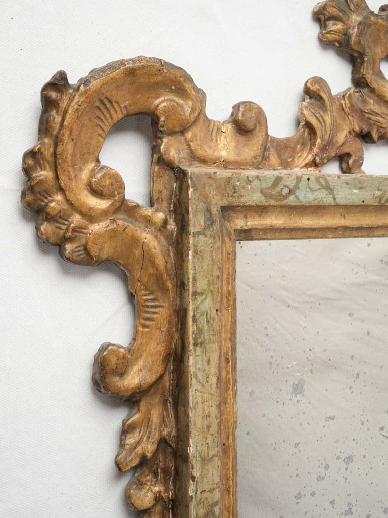 Elegant carved giltwood Italian mirror