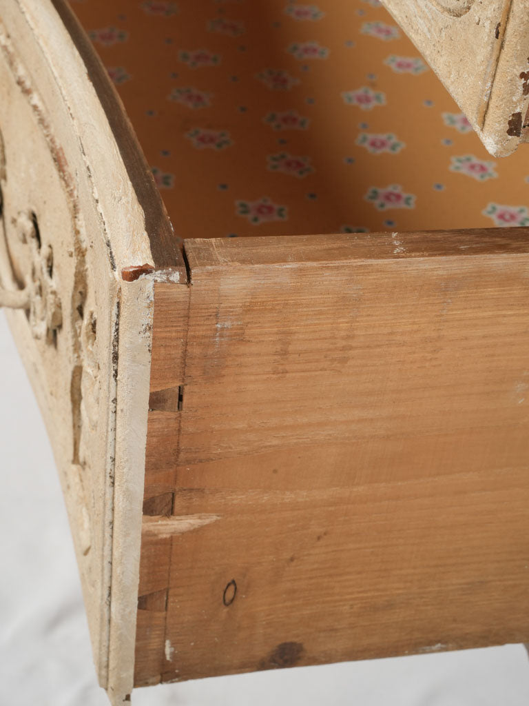 Timeless two-tone sauteuse drawer chest