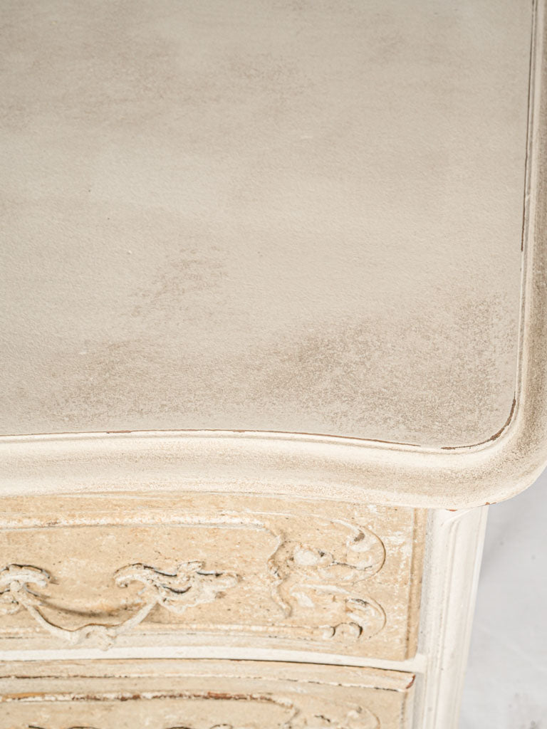 Delicate vintage French sauteuse chest