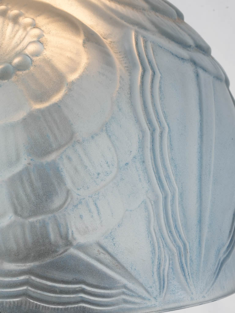 Compact graceful lighting accessory