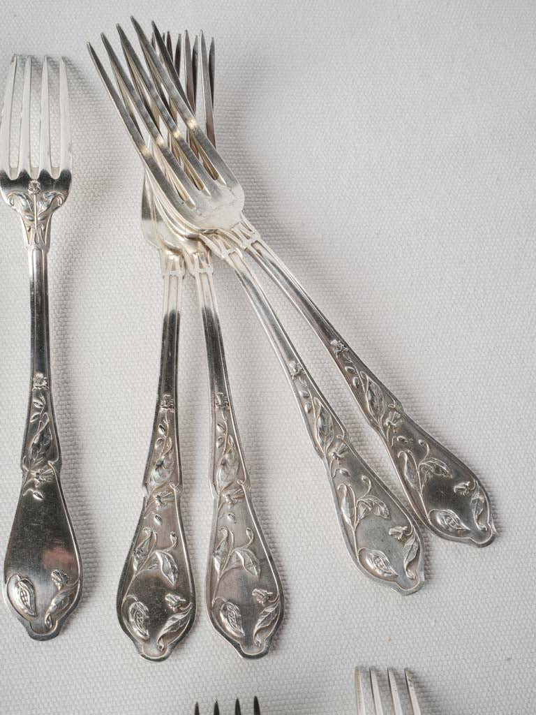 Stylish silver dining flatware set