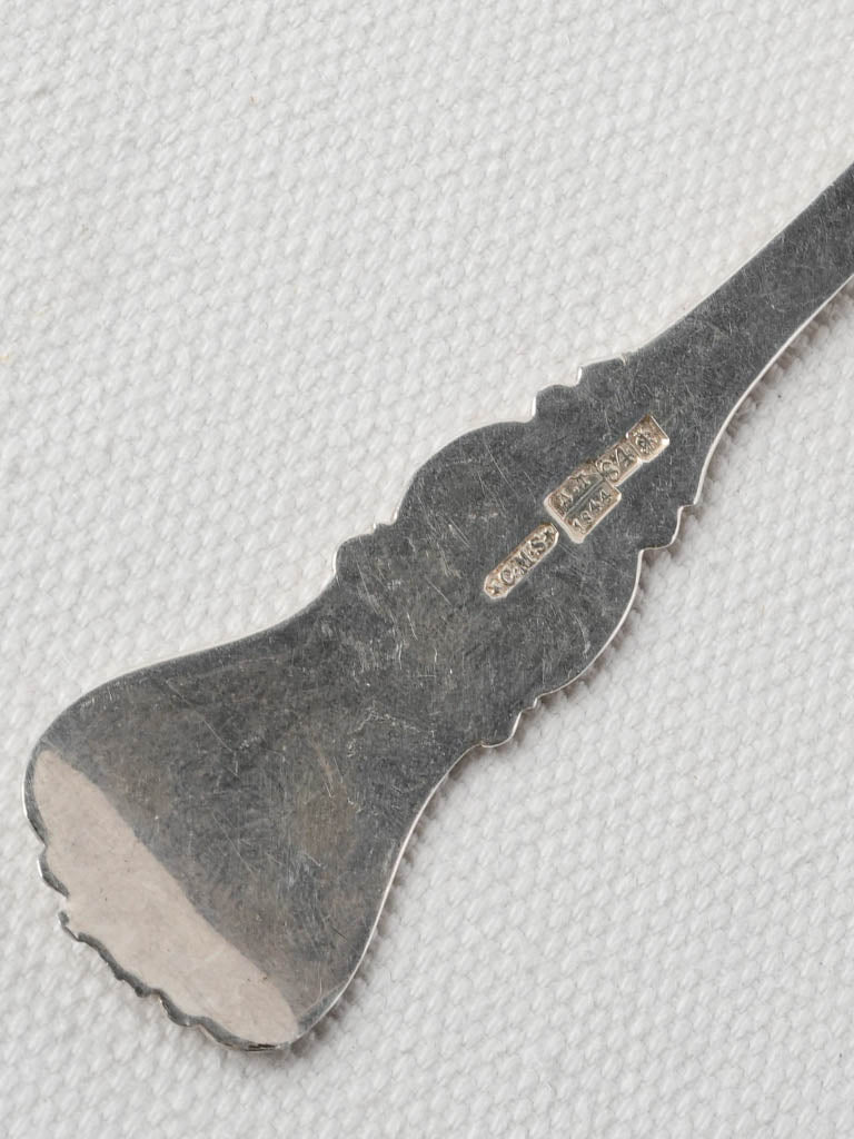 Intricate Rocaille motif sifter