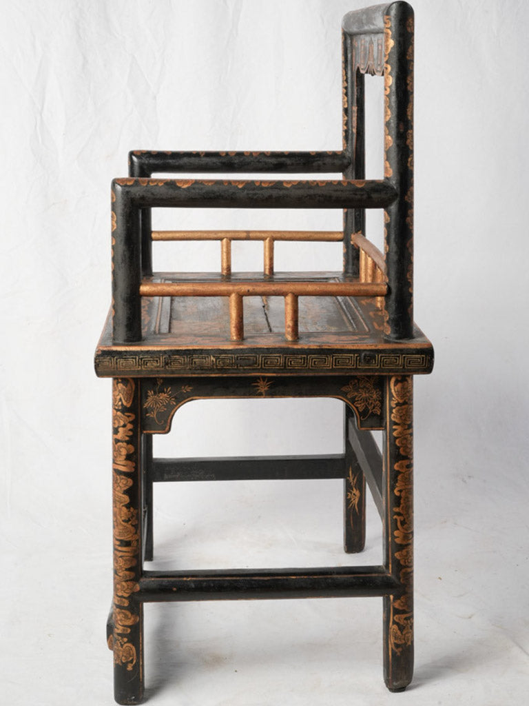 Hand-painted floral pattern seat
