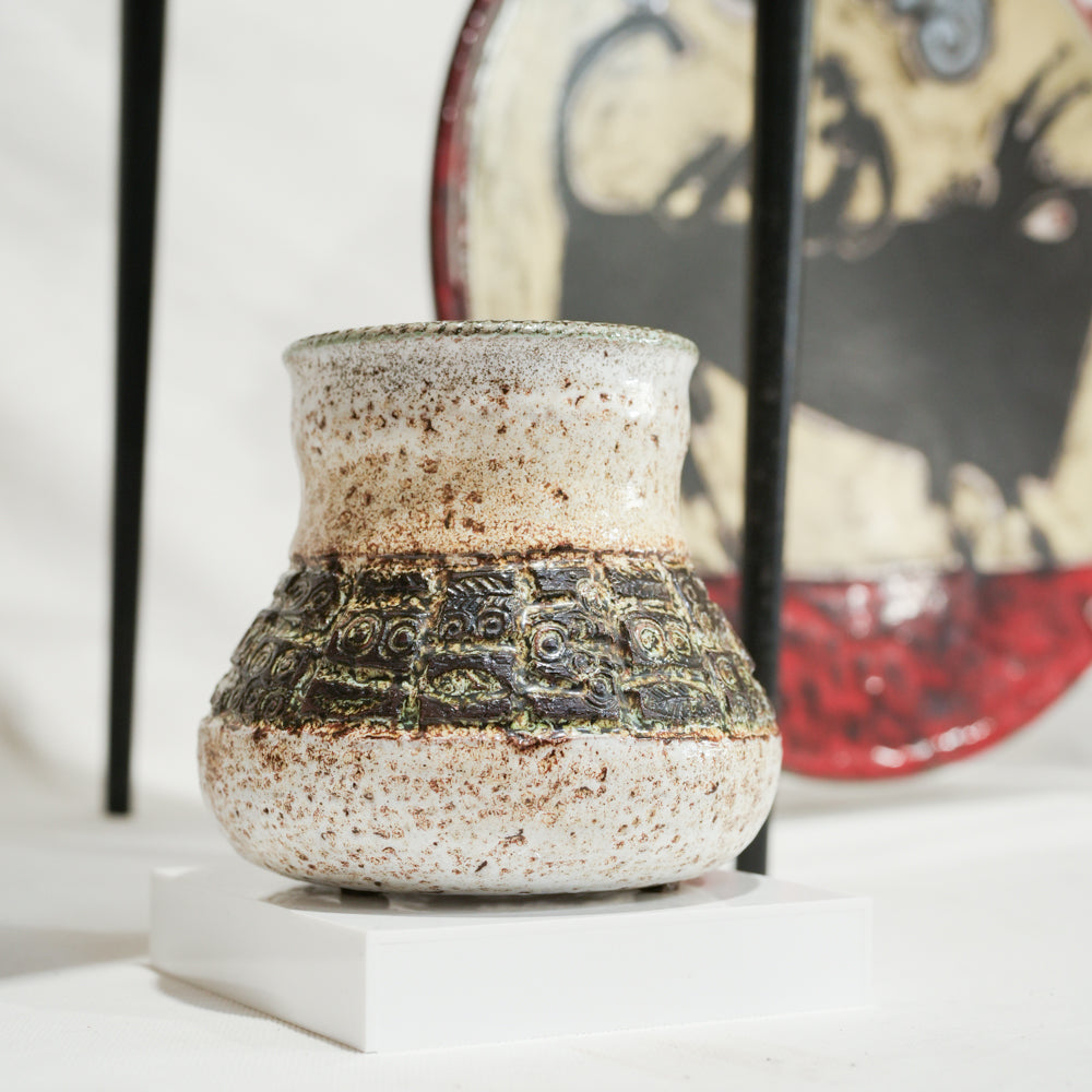 Vivid artistic ceramic platter display