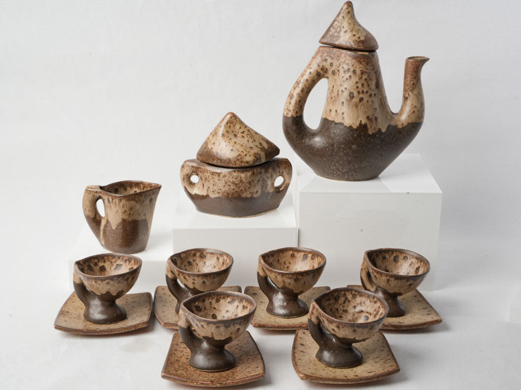 Timeless ceramic beverage service set