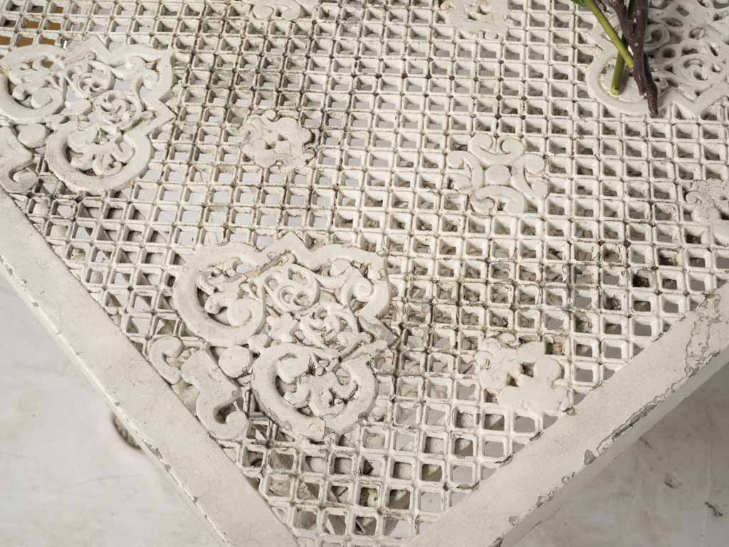 Delicate sculptural patio decor