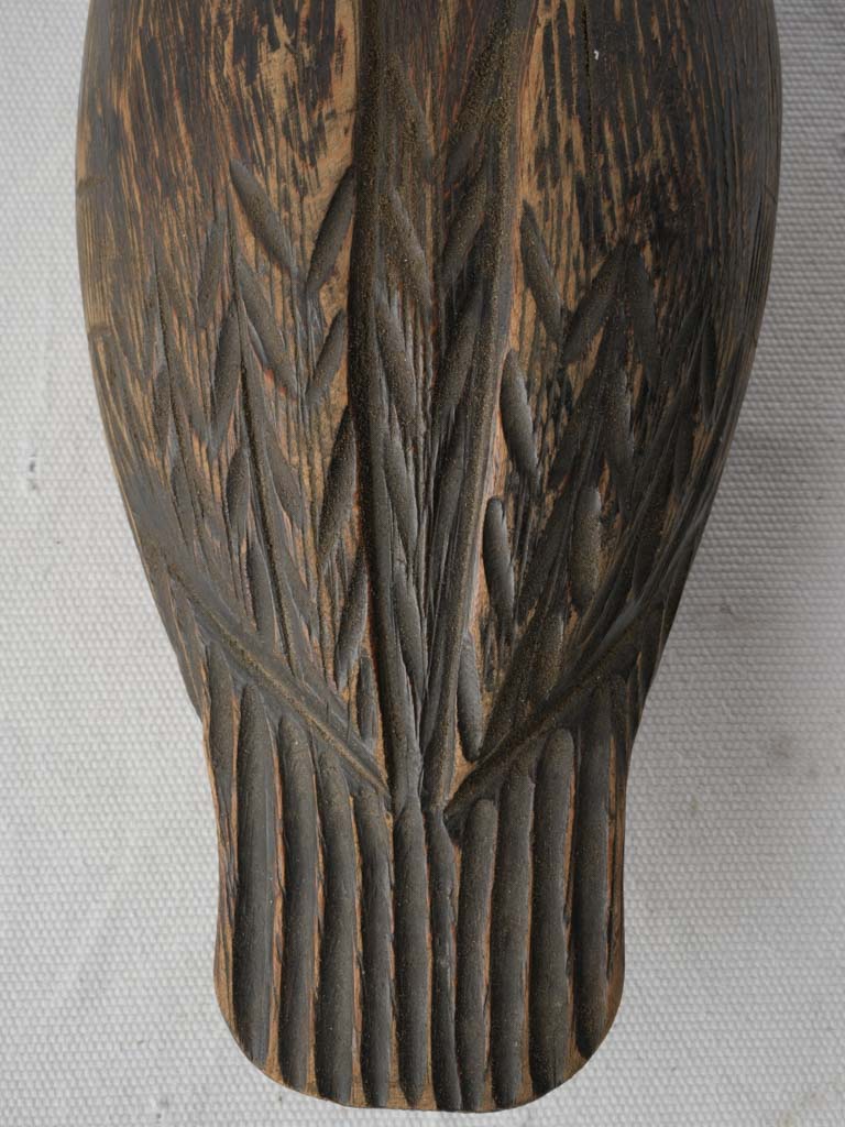 Alert posture wooden duck carve
